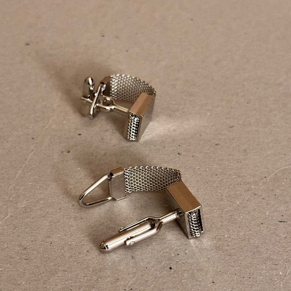 Silvertone Mesh Wrap Around Squared Starburst Cufflinks - Picture 8 of 15